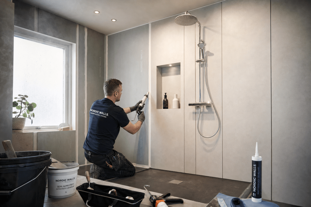 Zijn pvc wandtegels geschikt voor de badkamer of douche, en hoe voorkom je vochtproblemen achter de tegels?